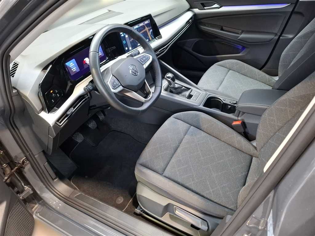 Volkswagen Golf 2024 г. Серый, пробег 8975 км