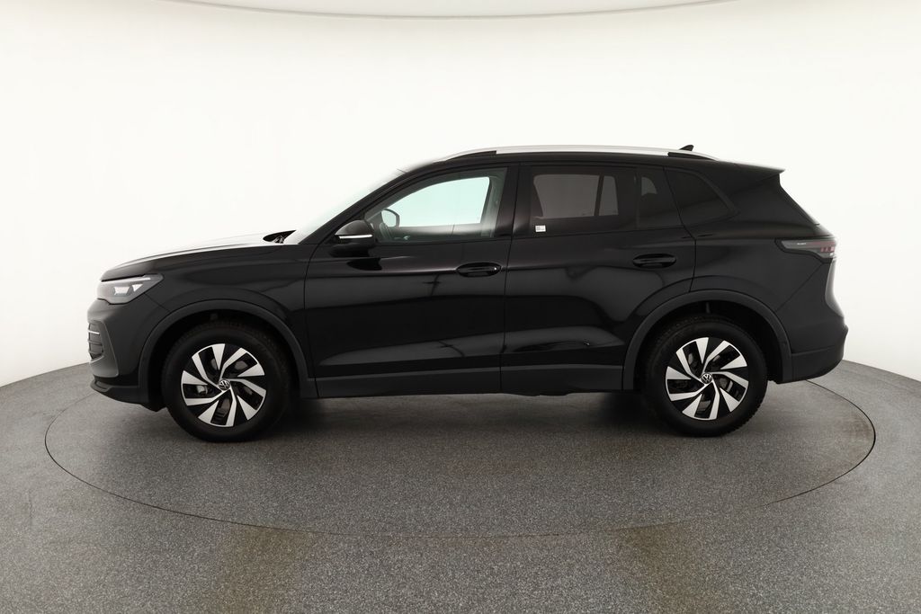Volkswagen Tiguan 2024 г. Чёрный, пробег 23199 км