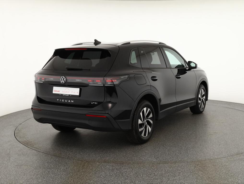 Volkswagen Tiguan 2024 г. Чёрный, пробег 23199 км