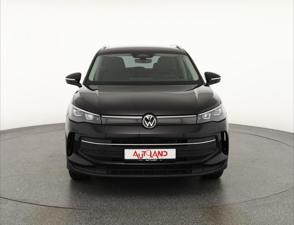 Volkswagen Tiguan 2024 г. Чёрный, пробег 23199 км