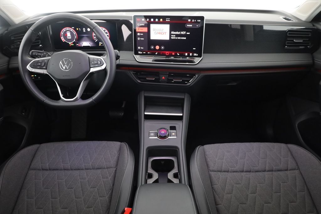 Volkswagen Tiguan 2024 г. Чёрный, пробег 23199 км