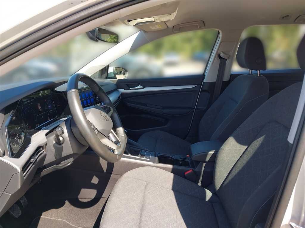 Volkswagen Golf 2023 г. Серебристый, пробег 24931 км