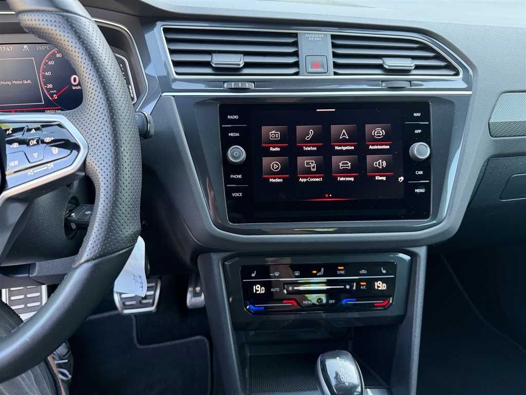 Volkswagen Tiguan 2024 г. Серебристый, пробег 58493 км