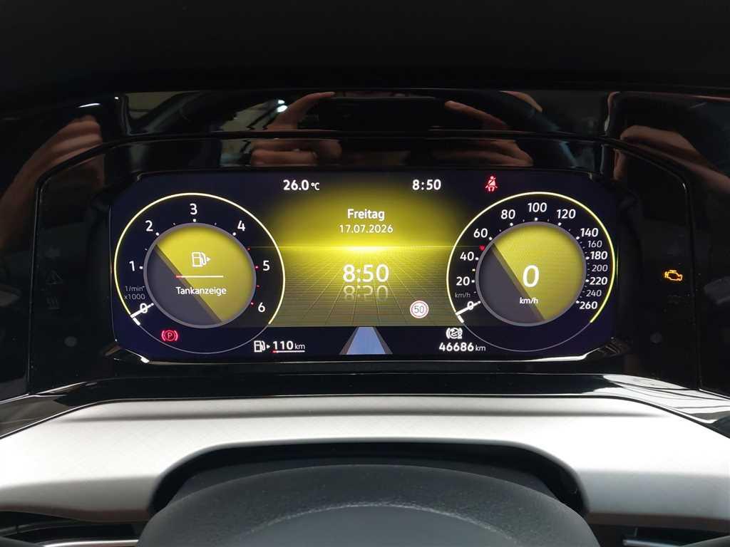 Volkswagen Golf 2024 г. Серебристый, пробег 46675 км