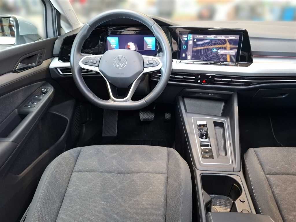 Volkswagen Golf 2024 г. Серебристый, пробег 21681 км