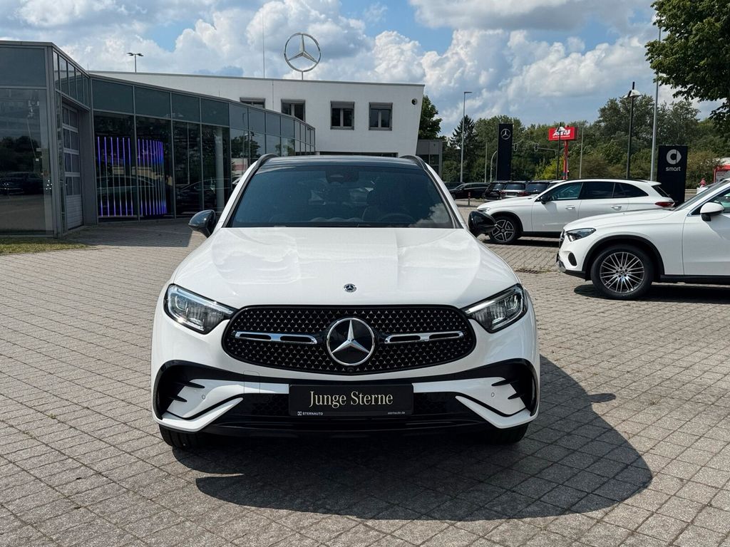 Mercedes-Benz GLC 200 2025 г. Белый, пробег 12782 км