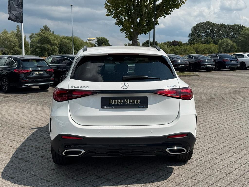 Mercedes-Benz GLC 200 2025 г. Белый, пробег 12782 км