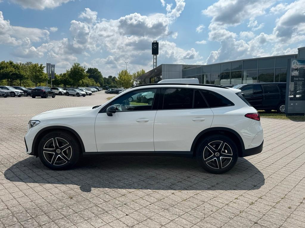 Mercedes-Benz GLC 200 2025 г. Белый, пробег 12782 км