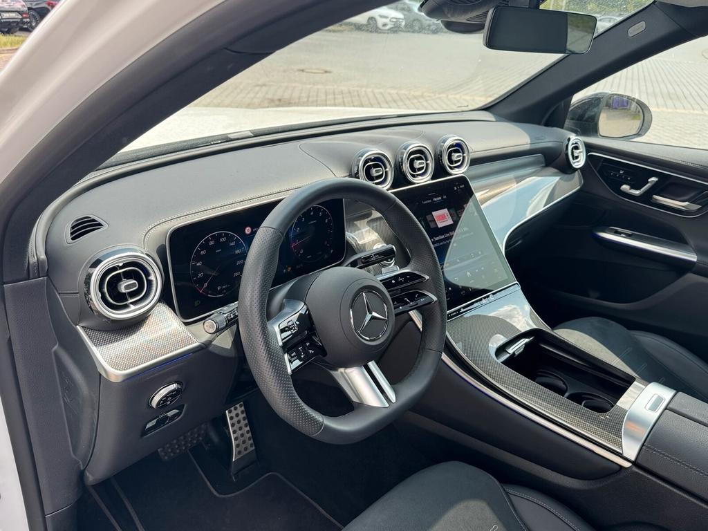 Mercedes-Benz GLC 200 2025 г. Белый, пробег 12782 км