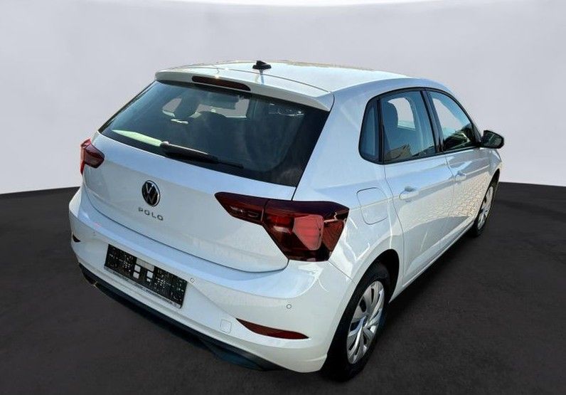 Volkswagen Polo 2023 г. Белый, пробег 30000 км