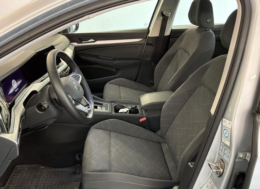 Volkswagen Golf 2024 г. Серебристый, пробег 53950 км