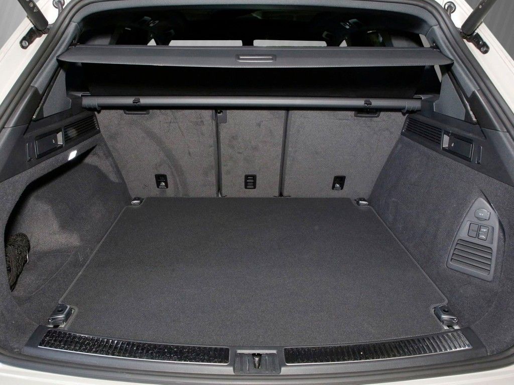 Volkswagen Touareg 2024 г. Бежевый, пробег 19970 км