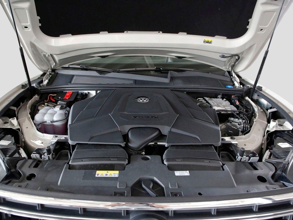 Volkswagen Touareg 2024 г. Бежевый, пробег 19970 км