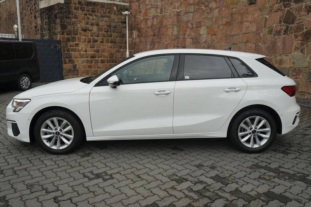 Audi A3 2023 г. Белый, пробег 55866 км