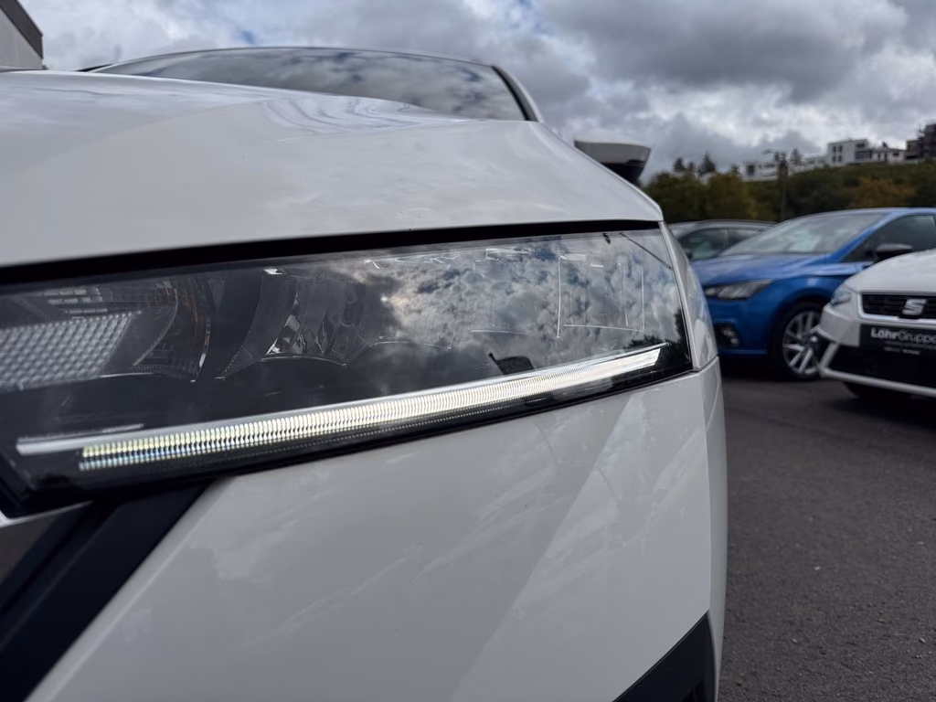 Skoda Octavia 2023 г. Белый, пробег 53774 км