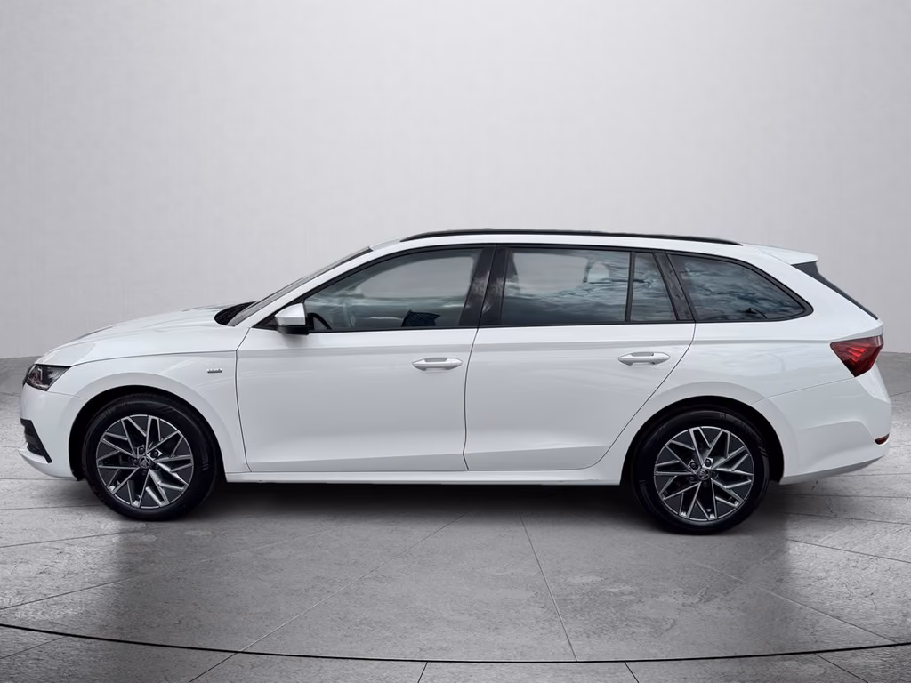 Skoda Octavia 2023 г. Белый, пробег 53774 км