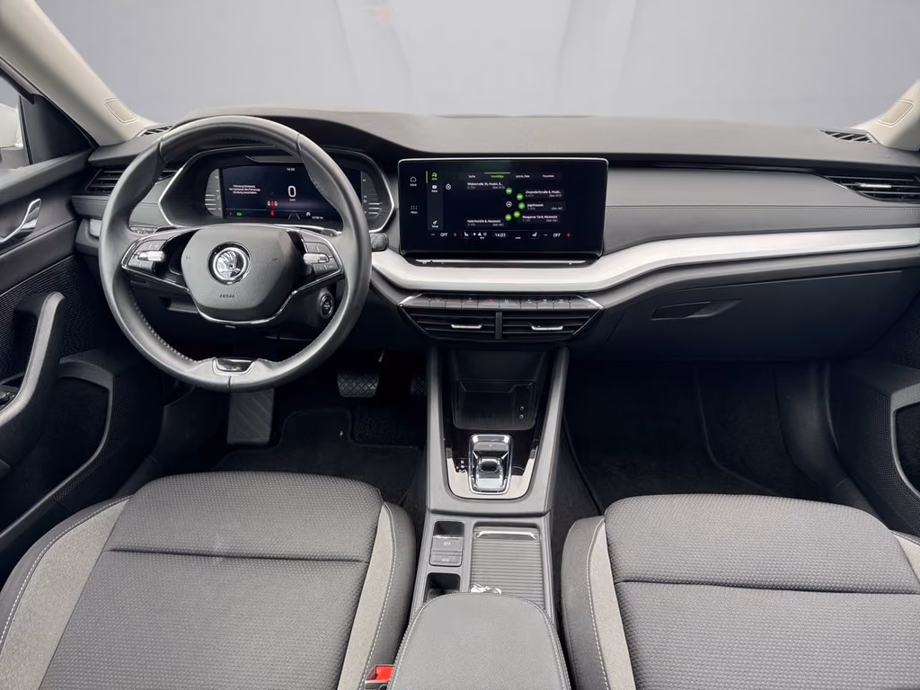 Skoda Octavia 2023 г. Белый, пробег 53774 км