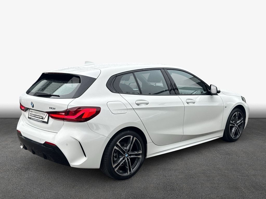 BMW 118 2023 г. Белый, пробег 36498 км