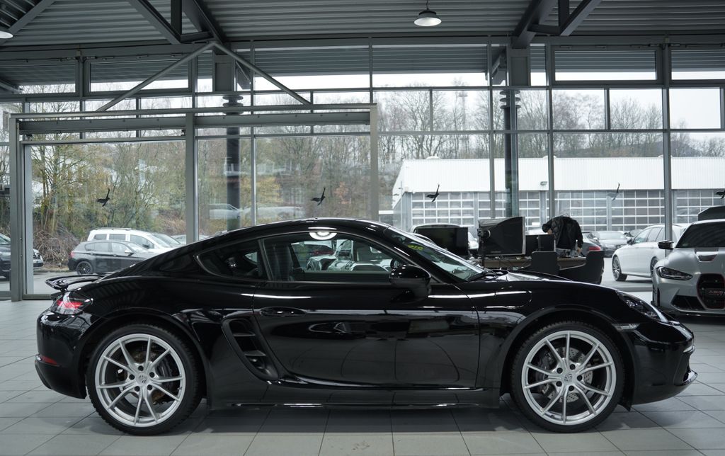 Porsche Cayman 2023 г. Чёрный, пробег 42000 км