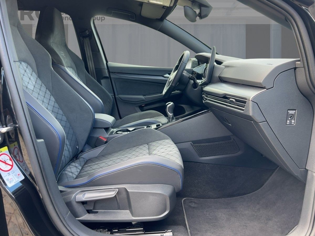 Volkswagen Golf 2025 г. Чёрный, пробег 37469 км