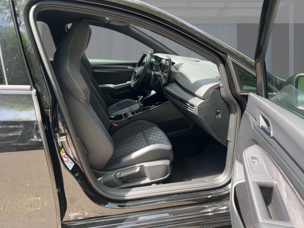 Volkswagen Golf 2025 г. Чёрный, пробег 36810 км