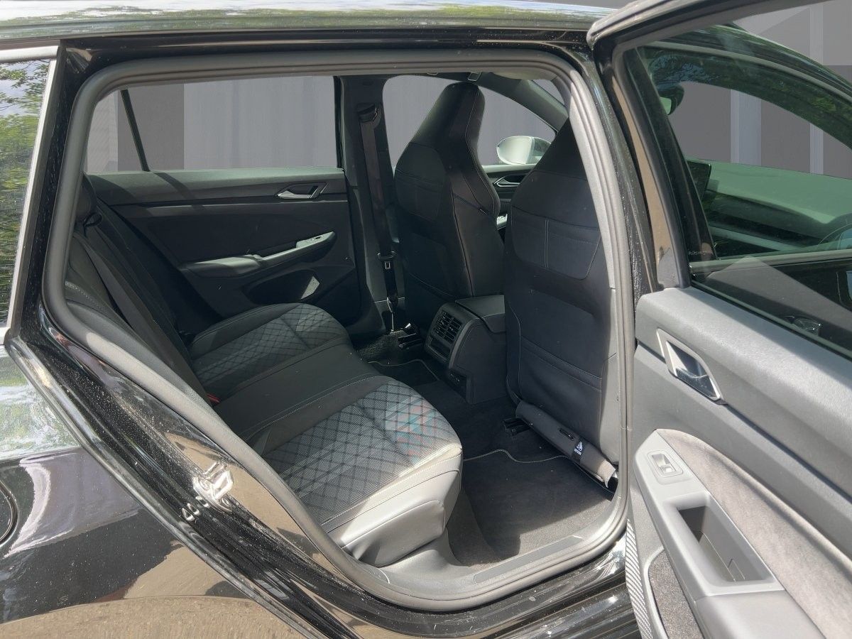 Volkswagen Golf 2025 г. Чёрный, пробег 36810 км