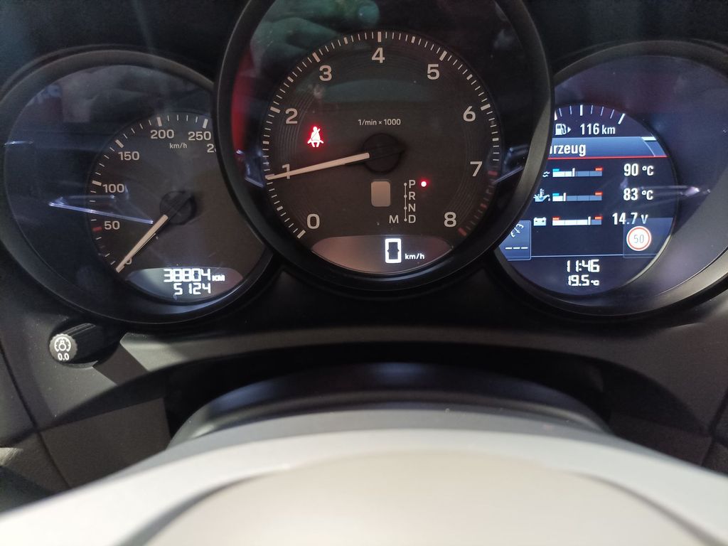 Porsche Macan 2022 г. Чёрный, пробег 38804 км