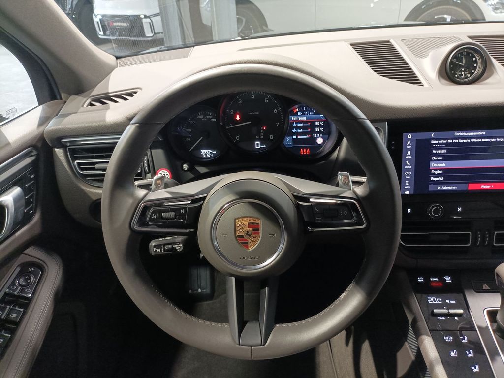 Porsche Macan 2022 г. Чёрный, пробег 38804 км