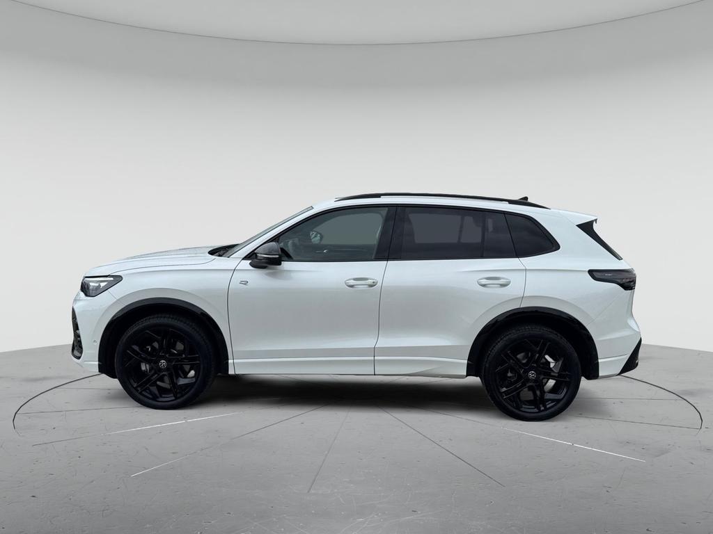 Volkswagen Tiguan 2025 г. Белый, пробег 11358 км