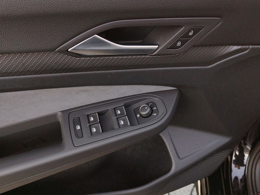 Volkswagen Golf 2024 г. Чёрный, пробег 21500 км