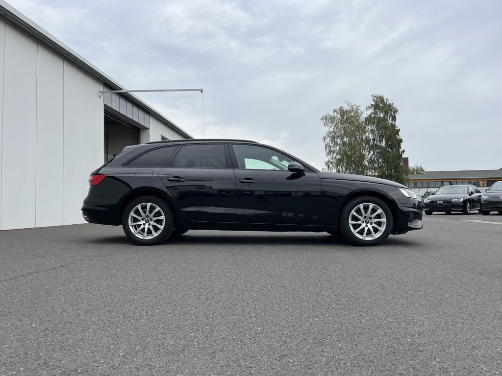 Audi A4 2022 г. Чёрный, пробег 45199 км