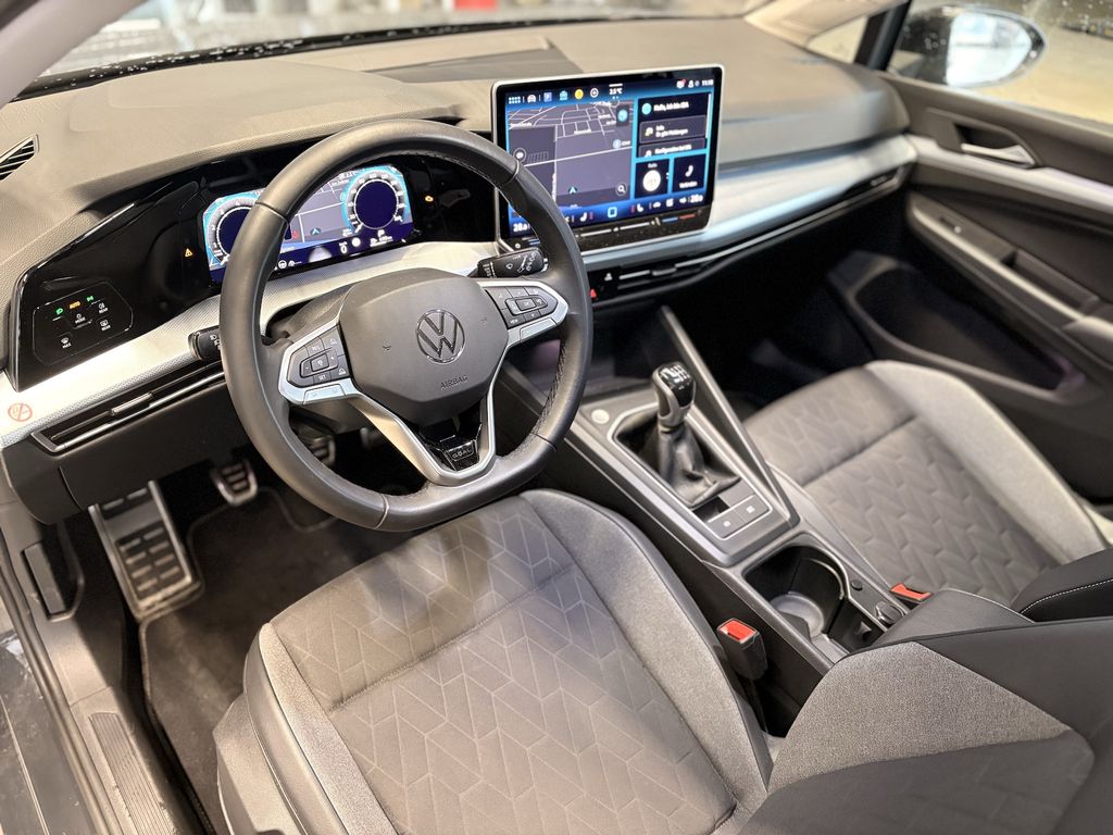 Volkswagen Golf 2024 г. Серый, пробег 25001 км