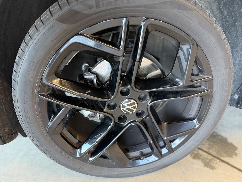 Volkswagen Tiguan 2025 г. Белый, пробег 17349 км
