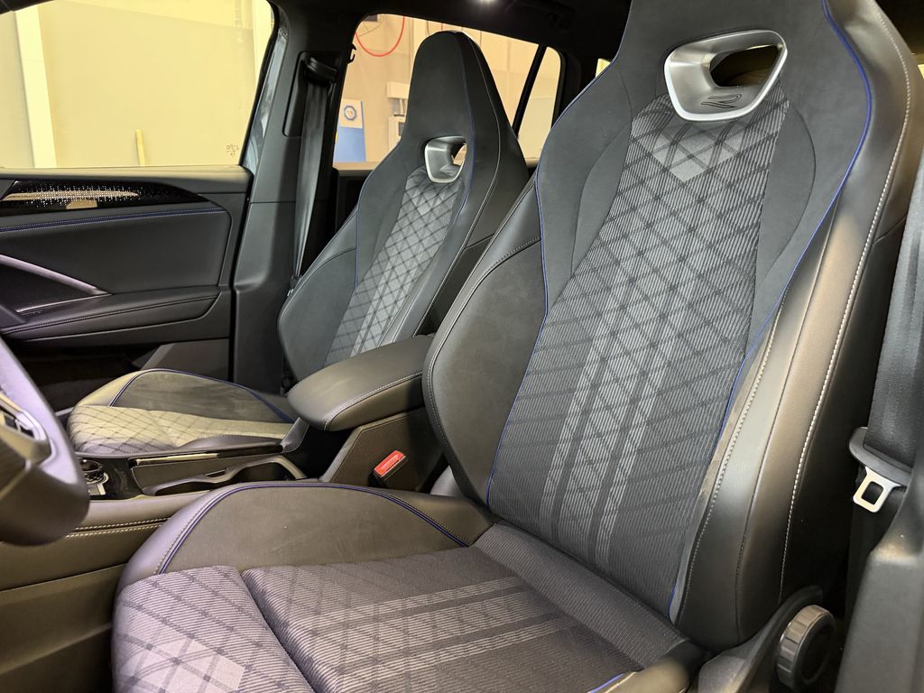 Volkswagen Tiguan 2025 г. Белый, пробег 17349 км