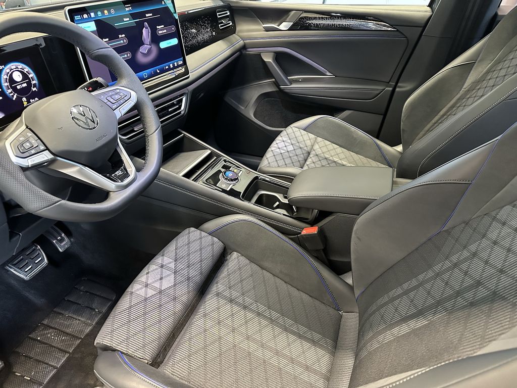Volkswagen Tiguan 2025 г. Чёрный, пробег 21783 км
