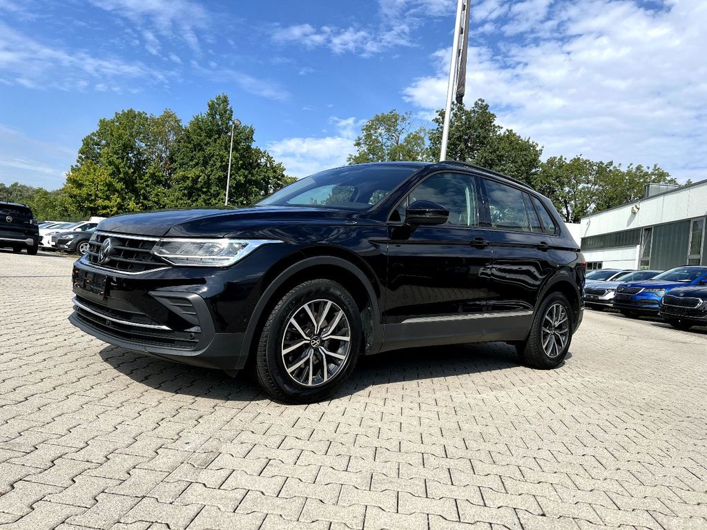 Volkswagen Tiguan 2024 г. Чёрный, пробег 26551 км