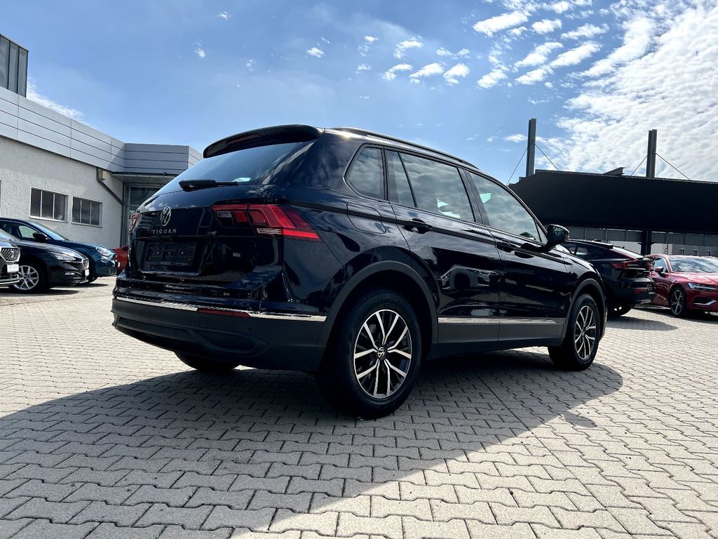 Volkswagen Tiguan 2024 г. Чёрный, пробег 26551 км