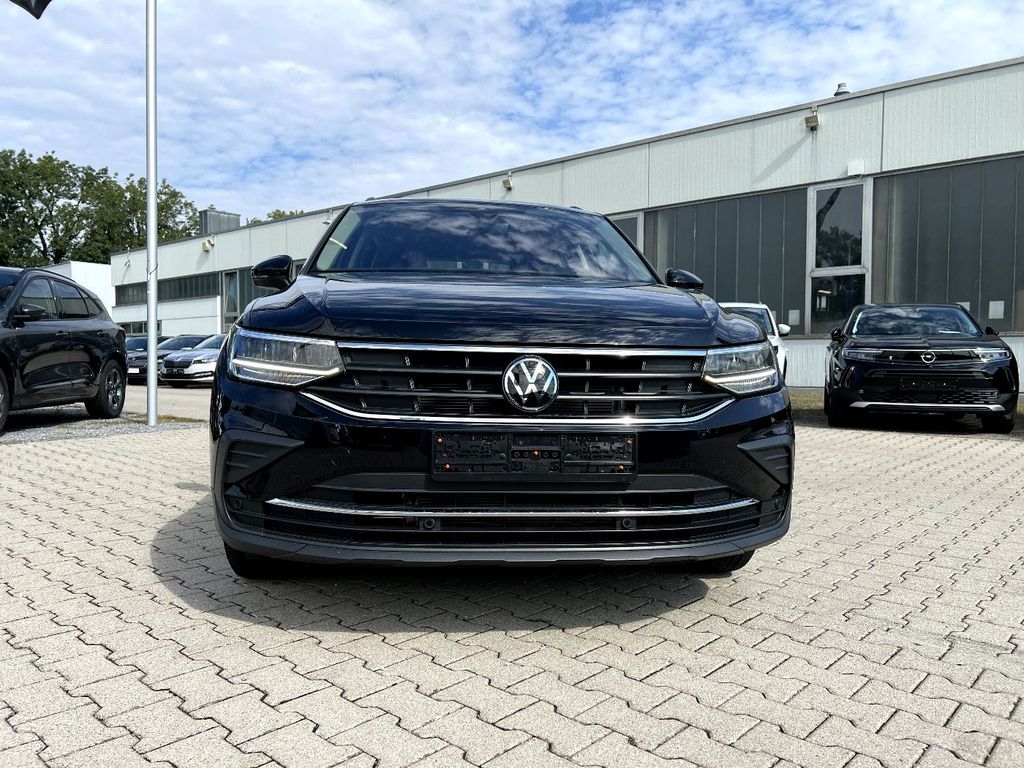 Volkswagen Tiguan 2024 г. Чёрный, пробег 26551 км