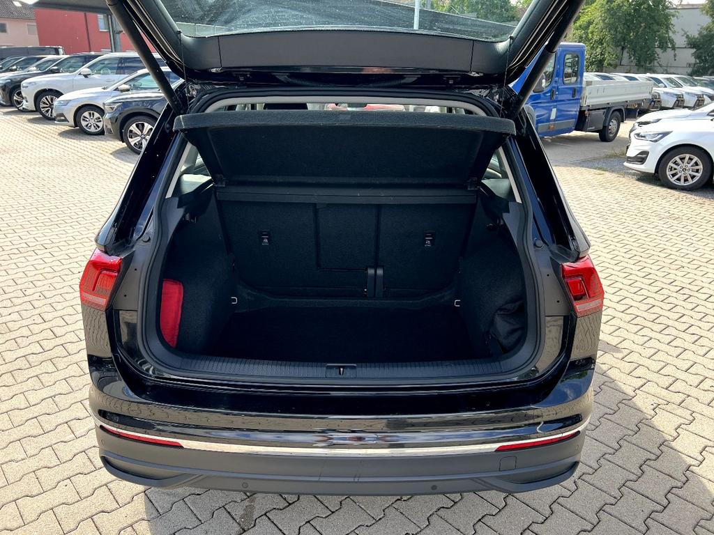 Volkswagen Tiguan 2024 г. Чёрный, пробег 26551 км