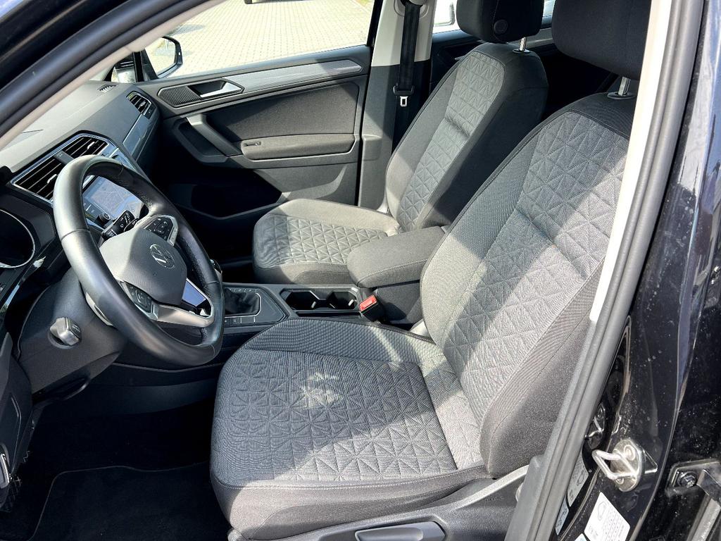 Volkswagen Tiguan 2024 г. Чёрный, пробег 26551 км