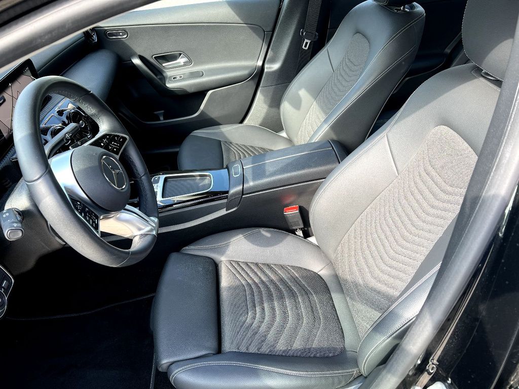 Mercedes-Benz A 200 2023 г. Чёрный, пробег 55863 км