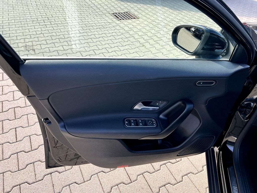 Mercedes-Benz A 200 2023 г. Чёрный, пробег 55863 км