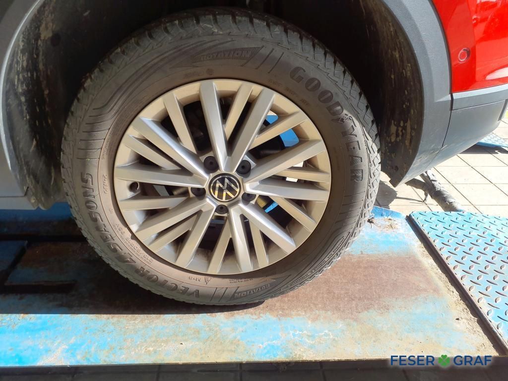 Volkswagen T-Roc 2023 г. Красный, пробег 26426 км
