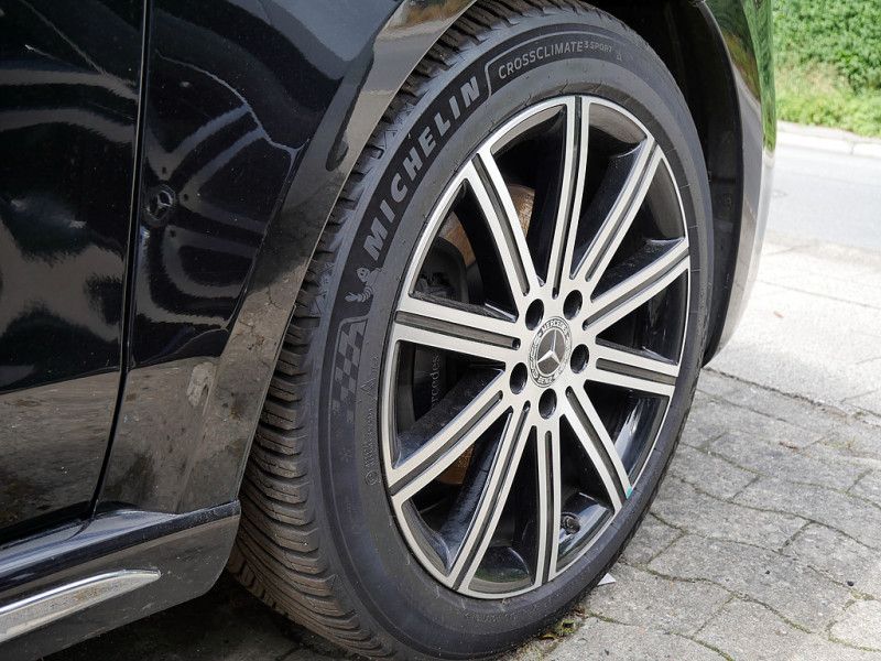 Mercedes-Benz V 300 2024 г. Чёрный, пробег 37500 км