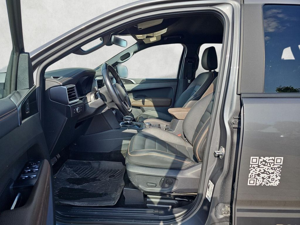 Volkswagen Amarok 2024 г. Серый, пробег 42292 км