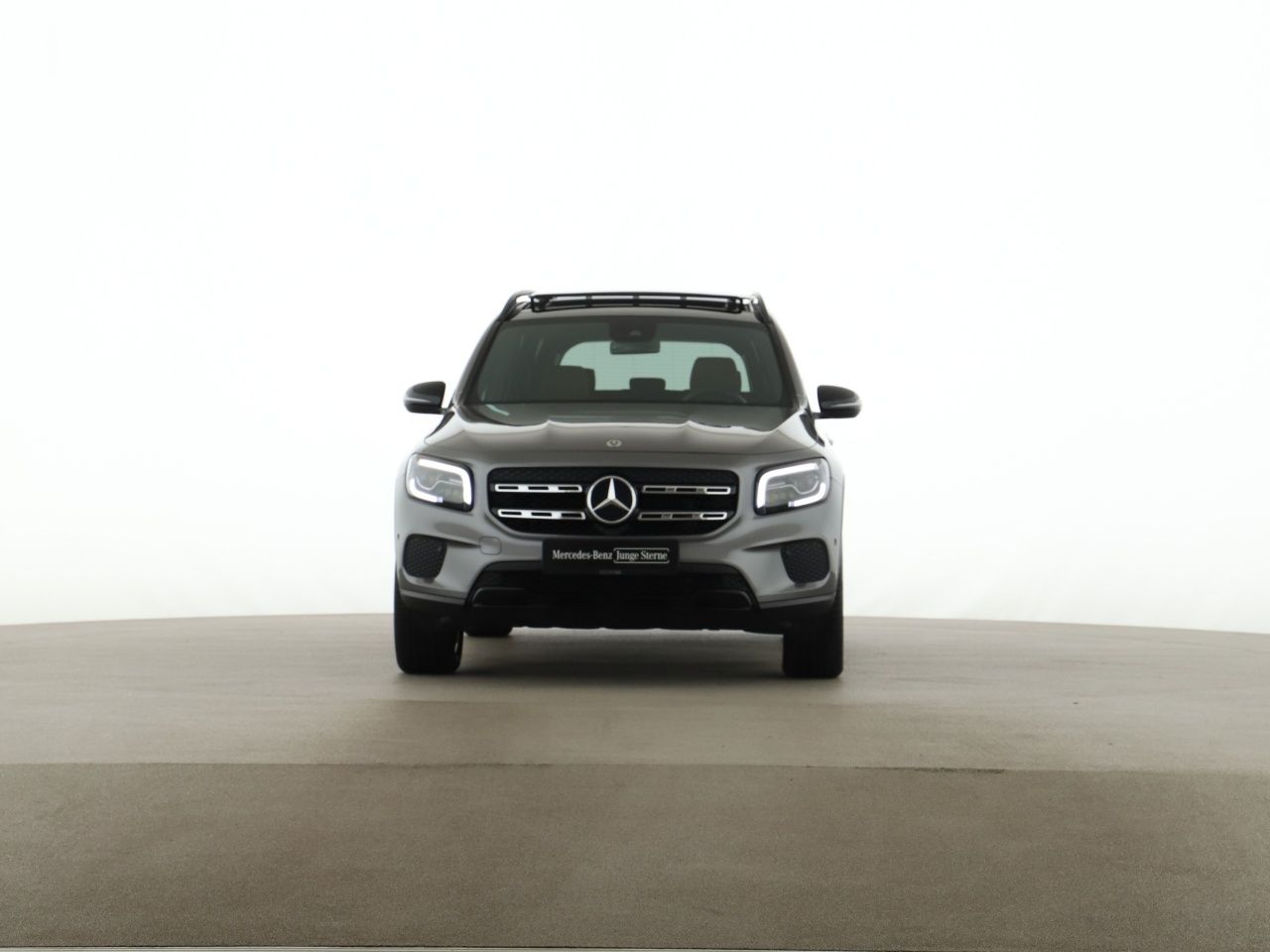 Mercedes-Benz GLB 200 2022 г. Серый, пробег 29900 км