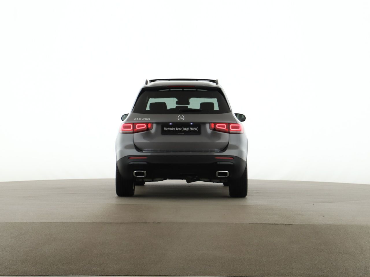 Mercedes-Benz GLB 200 2022 г. Серый, пробег 29900 км