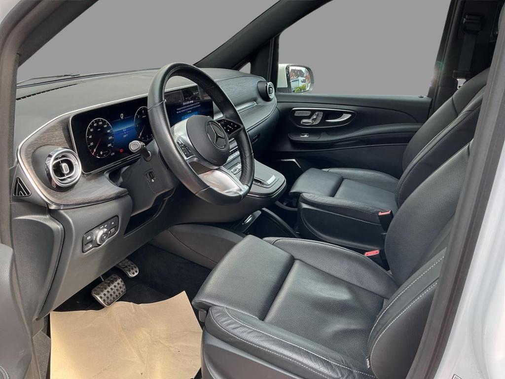 Mercedes-Benz V 300 2024 г. Белый, пробег 38877 км