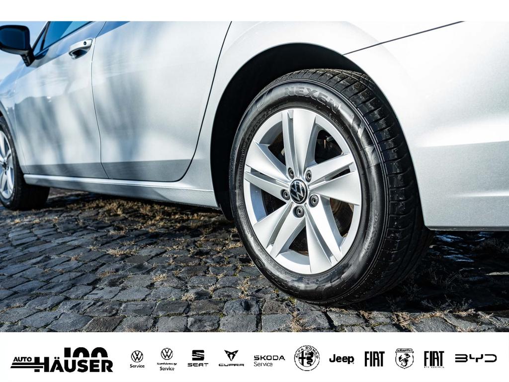 Volkswagen Golf 2023 г. Серебристый, пробег 43327 км