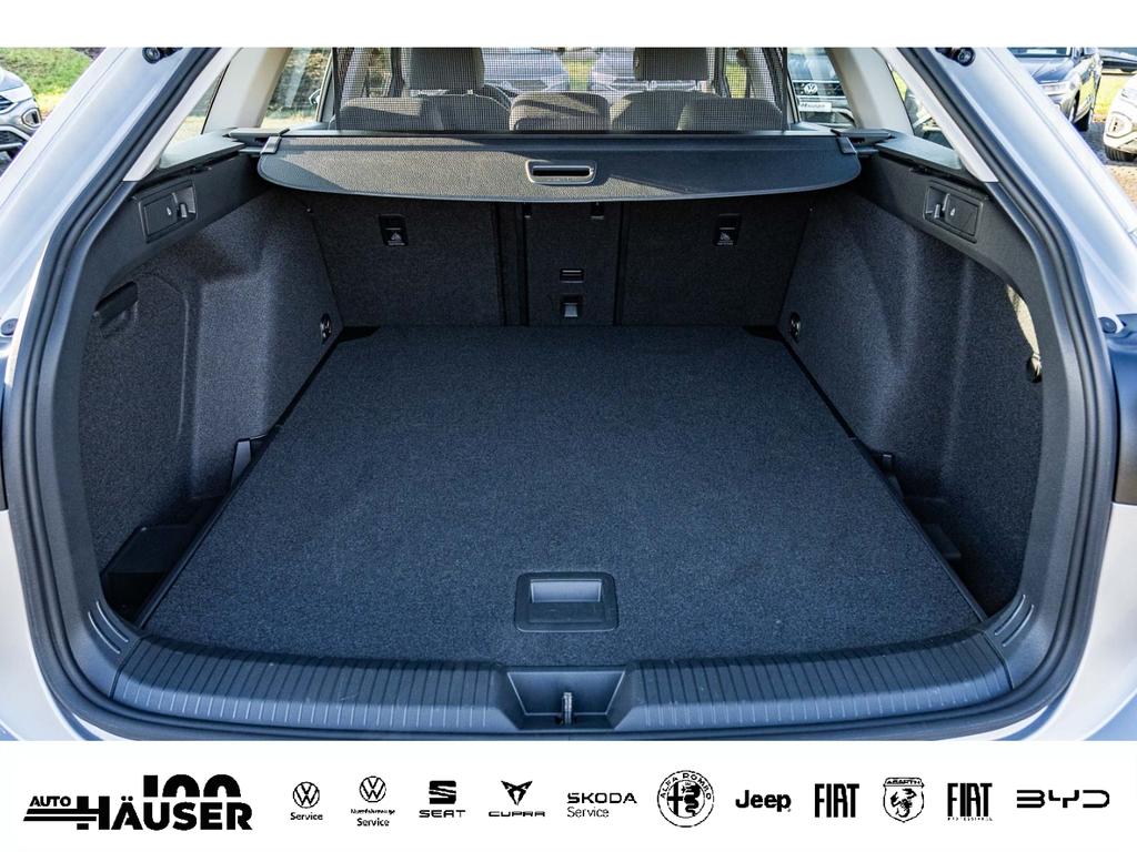 Volkswagen Golf 2023 г. Серебристый, пробег 43327 км